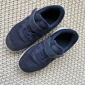 Nike Revolution 4 Kids size 10.5 Navy